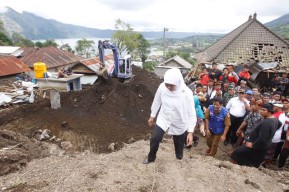 Jalan Rusak, Mensos Gerak Cepat SMS Menteri PUPR