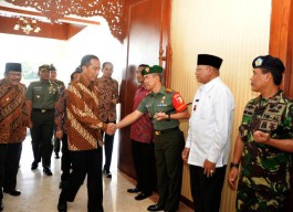 Kunjungan 15 Menit untuk Kesembuhan Kiai Hasyim