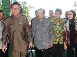 Soekarwo Ajak Wali Kota Tegak Lurus dengan Presiden