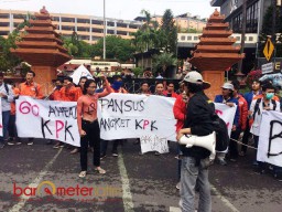 Aspirasi Mahasiswa Membentur Gedung Kosong DPRD Jatim