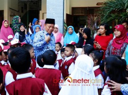 Antar Anak, Bupati Fadeli Beri Toleransi PNS Telat Ngantor