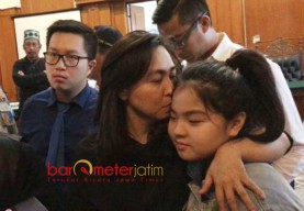 Divonis Bebas Murni, Air Mata Chinchin Terurai