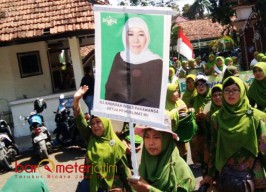 Diajak Doakan Gus Ipul, Warga Muslimat NU Doakan Khofifah!