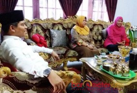 Gabung Demokrat atau Gerindra Kehilangan Khofifah