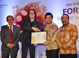 Entas Kemiskinan Lewat Gertak, Emil Raih Entrepreneur Award