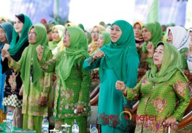 Dukung Khofifah, Muslimat NU Unjuk Kekuatan di Bangkalan!