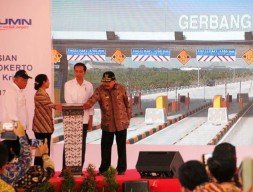 Mengular Sepanjang 36,27 Km, Tol Sumo Diresmikan Jokowi