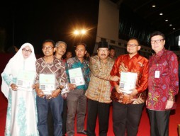 Masyarakat Jawa Timur Terima 7000 Sertifikat Tanah