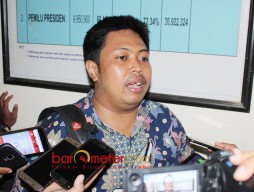 Khofifah-Emil Lengkapi Berkas LHKPN dan Laporan Pajak