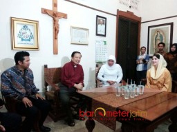 Jaga Kebhinekaan, Khofifah-Emil Datangi Keuskupan Surabaya