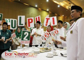 Khofifah-Emil Diantar Kiai, Gus Ipul-Puti Didampingi Politisi