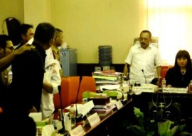 Duh Ketua DPRD Surabaya dan Kasatpol PP Nyaris Adu Jotos