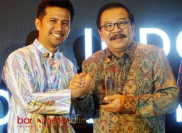 Bersama Pakde, Emil Terima Indonesia Visionary Leader