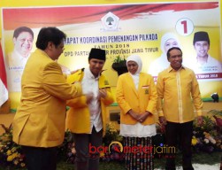 Ketum Golkar: Khofifah Gubernur, Jokowi Dua Periode