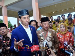 Kunker ke Lamongan, Jokowi Serahkan 5.750 Sertifikat Tanah