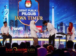Kuasai Materi, Khofifah-Emil Unggul di Debat Publik Perdana