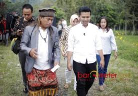 Bersama Warga Pacet, Emil Komitmen Lestarikan Desa Adat