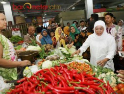 Teror Bom Usung Anak, Khofifah Pesan Jangan Keliru Pilih Guru