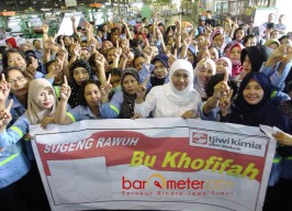Bersih dari Korupsi, Ribuan Buruh Tjiwi Kimia Pilih Khofifah