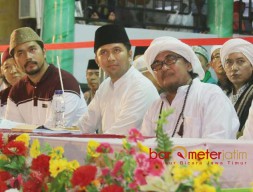 Salam Satu Jari Kiai Muzakki Istiqomah Dukung Khofifah-Emil