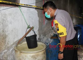 Produksi Miras, Rumah Janda di Lamongan Digerebek Polisi