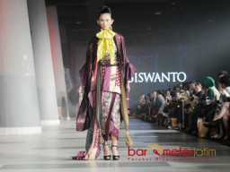 Paduan Busana Muslim Warnai Surabaya Fashion Parade 2018