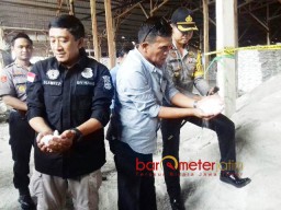 Disegel 2 Gudang Berisi Garam Industri 40 Ribu Ton di Gresik