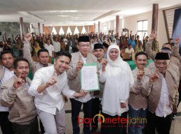 Ribuan Masyarakat Desa Hutan Deklarasi Dukung Khofifah-Emil