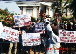 Demo Kades di Lamongan Diduga Selewengkan Dana Desa