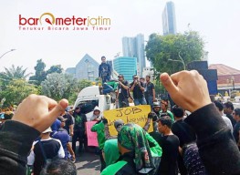 Tagih Janji Gubernur, Ojek Online Bersatu Demo di Depan Grahadi