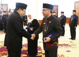 Pakde Karwo Lantik 10 Pejabat Eselon II Pemprov Jatim