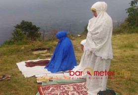 Pagi Ini, Khofifah Shalat Idul Adha di Masjid Al Akbar