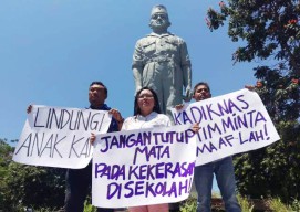 Kadindik Jatim Dinilai Bikin Keruh Situasi, Orang Tua Siswa Gelar Aksi!