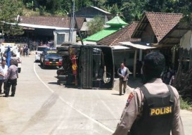 Pengamanan Presiden Truk Brimob Terguling, 1 Polisi Tewas