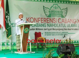 Konfercab PCNU Lamongan, Kiai Marzuki Cium Merah Putih