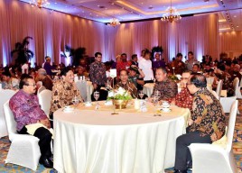 Pakde Karwo dan Presiden Jokowi di Forum Tahunan BI
