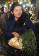 Hemm.. Inem Pelayan Seksi Becek-becek di Pasar Keputran