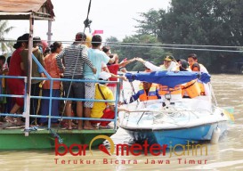 Cegah Buang Sampah Popok di Sungai, Khofifah Pasang CCTV