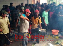 Sanggring, Tradisi Jamuan 44 Piring yang Dimasak 40 Lelaki