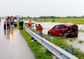 Tol Madiun Banjir, Balita Tewas Akibat Kecelakaan Mobil