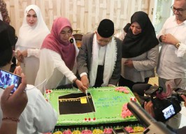 Ultah ke-76, Kiai Maruf Dapat Kejutan Kue Brownies dari Cucu