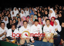 Wagub Emil Gelap-gelapan Tutup Football for Peace di Jombang