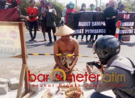 Demo Forkot Tuding JIIPE Gresik Masih Sengketa Lahan