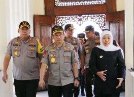 Manokwari Rusuh Khofifah Minta Maaf ke Gubernur Papua