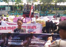 Aliansi Mahasiswa Jatim Pro Revisi UU: KPK Bukan Malaikat