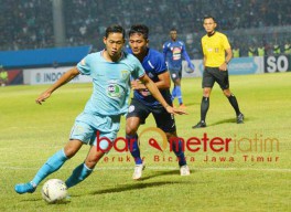 Main Keras Persela Gampar Arema 2-0 di Stadion Surajaya
