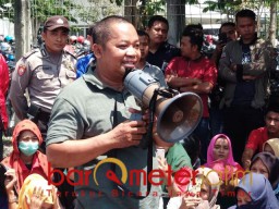 Tuntut Upah Layak, Karyawan PT Interkraft Demo Perusahaan