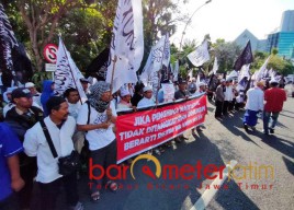 Massa Berbendera Tauhid: Tangkap dan Adili Sukmawati