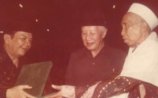 Siang Ini, KH Masjkur Sandang Gelar Pahlawan Nasional
