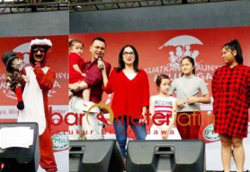 Demi Dongeng Kak Harris, Ussy Bawa Anak ke Surabaya